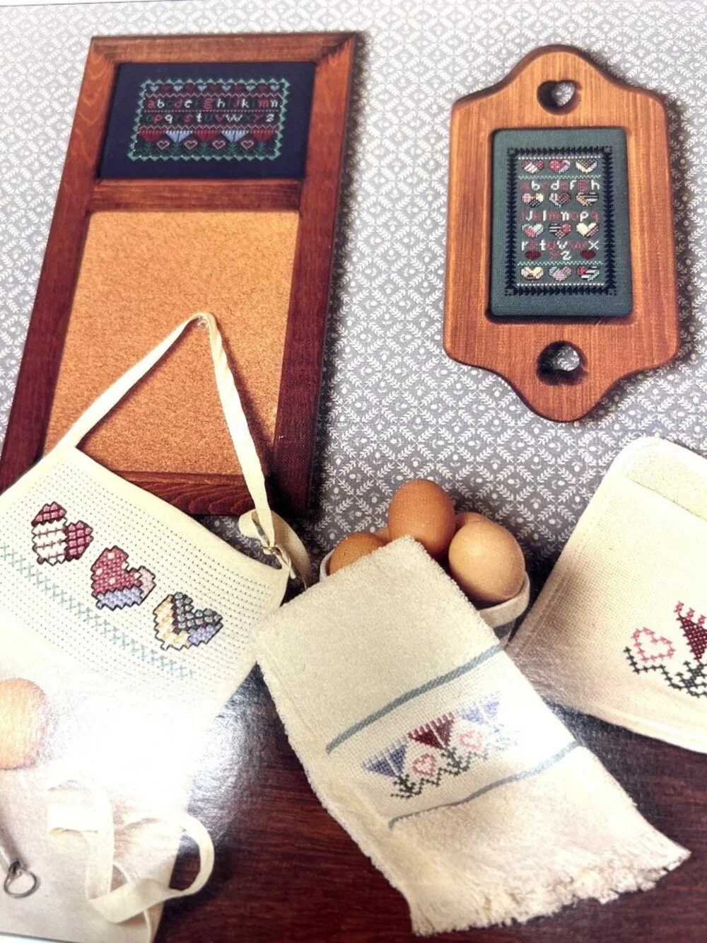 4 Counted Cross-Stitch Embroidery Pattern Book Country Kitchen & Heart Designs